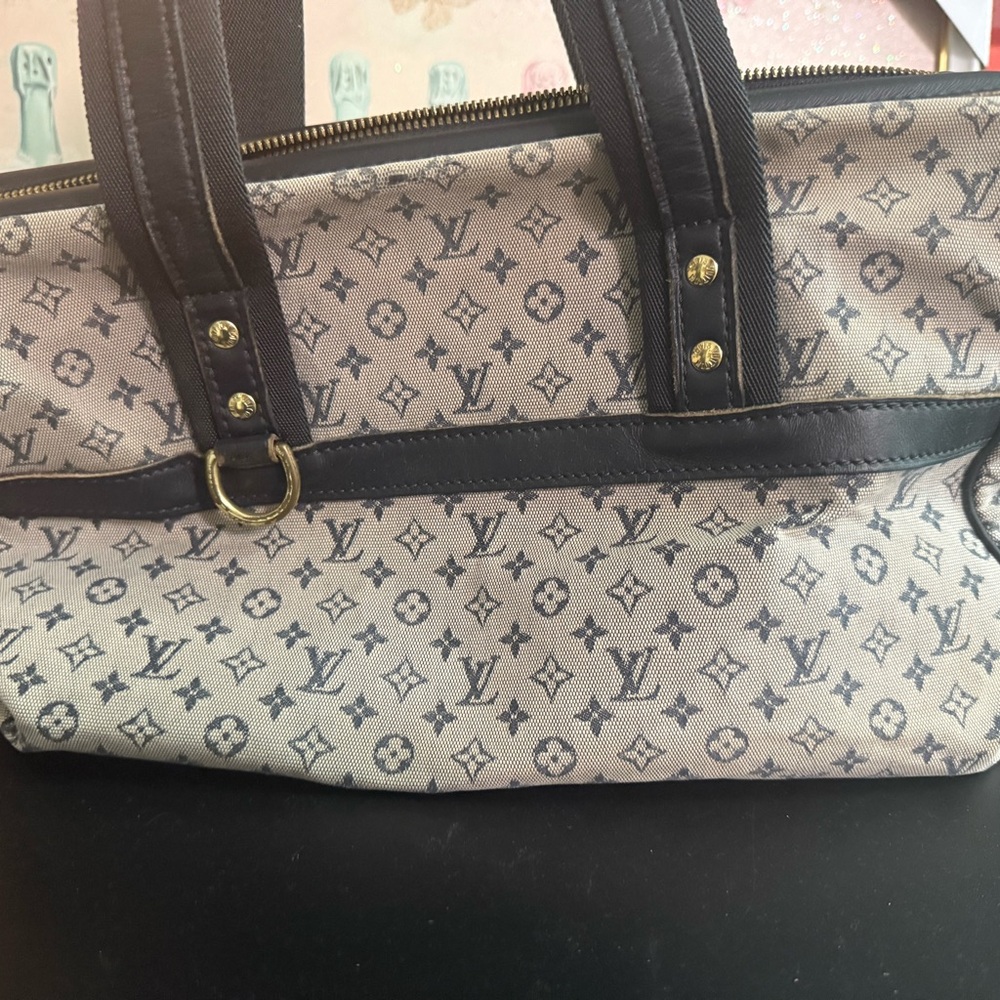 Louis Vuitton Beige Monogram Canvas Shoulder Bag with Black Trim - Picture 2 of 14